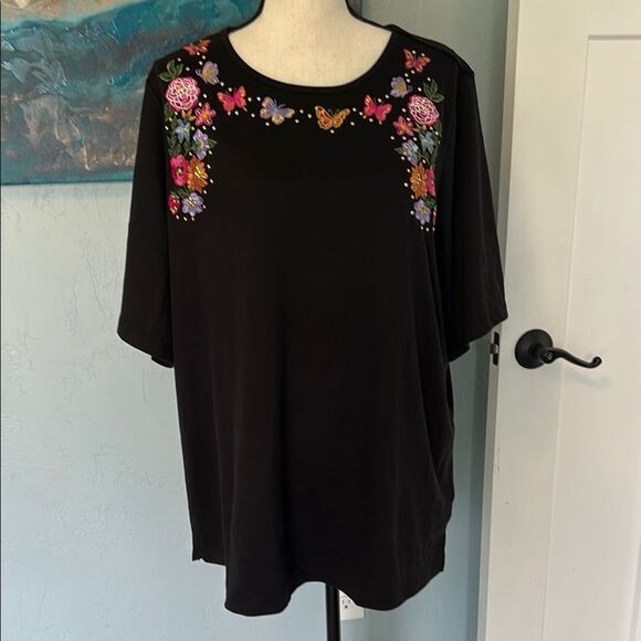 Quacker Factory Floral Embroidered Black Top - Picture 1 of 7